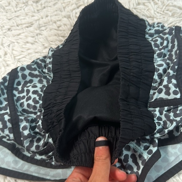 Lululemon Tracker Short III *4-way Stretch Ace Spot Tranquil Blue Black / Black - Picture 2 of 5